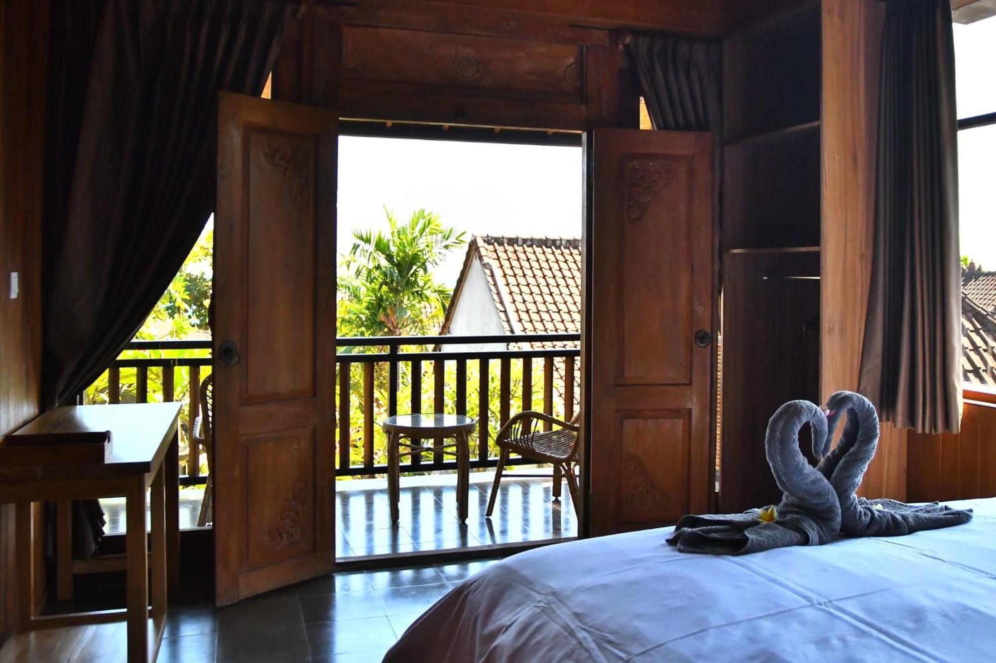 Putra'Lebah Amed Guest House Exterior foto