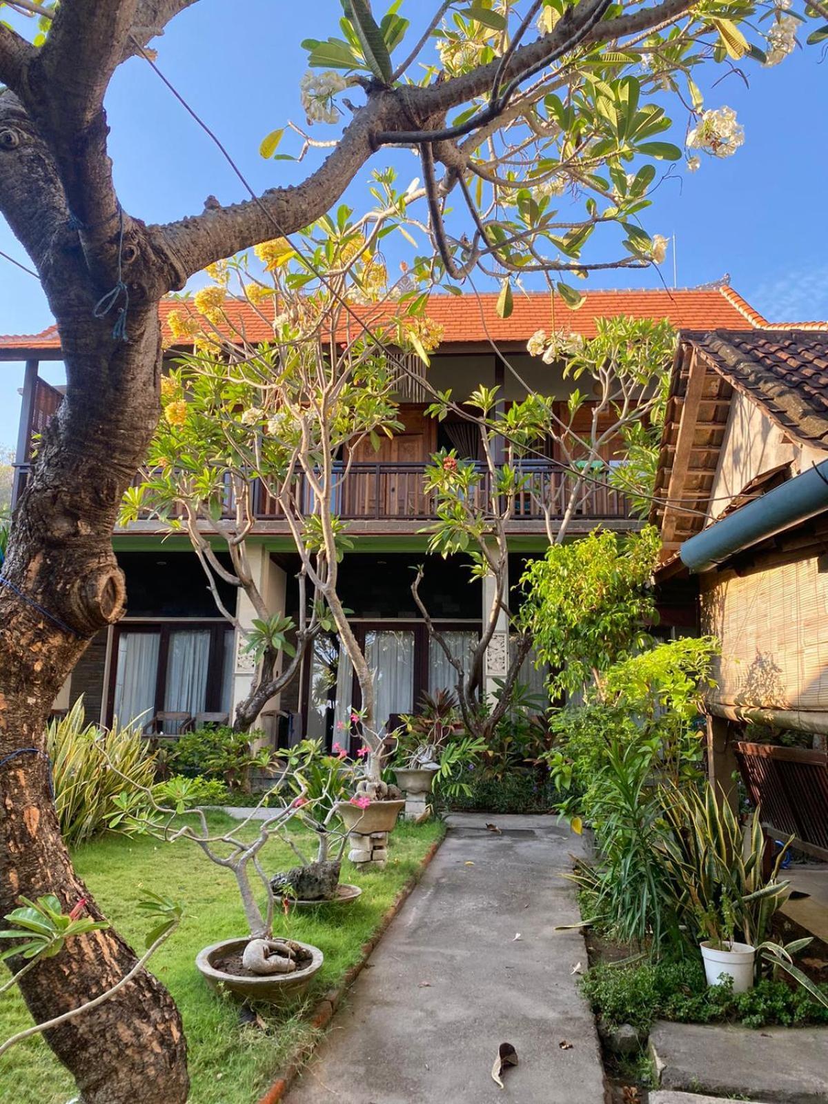 Putra'Lebah Amed Guest House Exterior foto